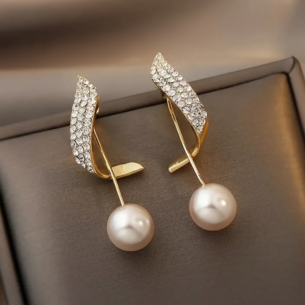 🏷SOLD. Unique rhinestone faux pearl 18k gold plated NWT Gorgeous Bundle Deals - Picture 2 of 4
